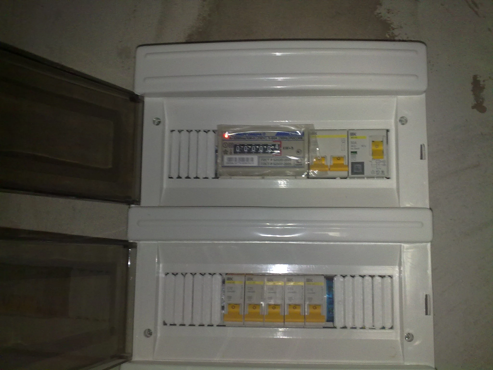 Quadro elettrico con interruttori automatici e differenziali